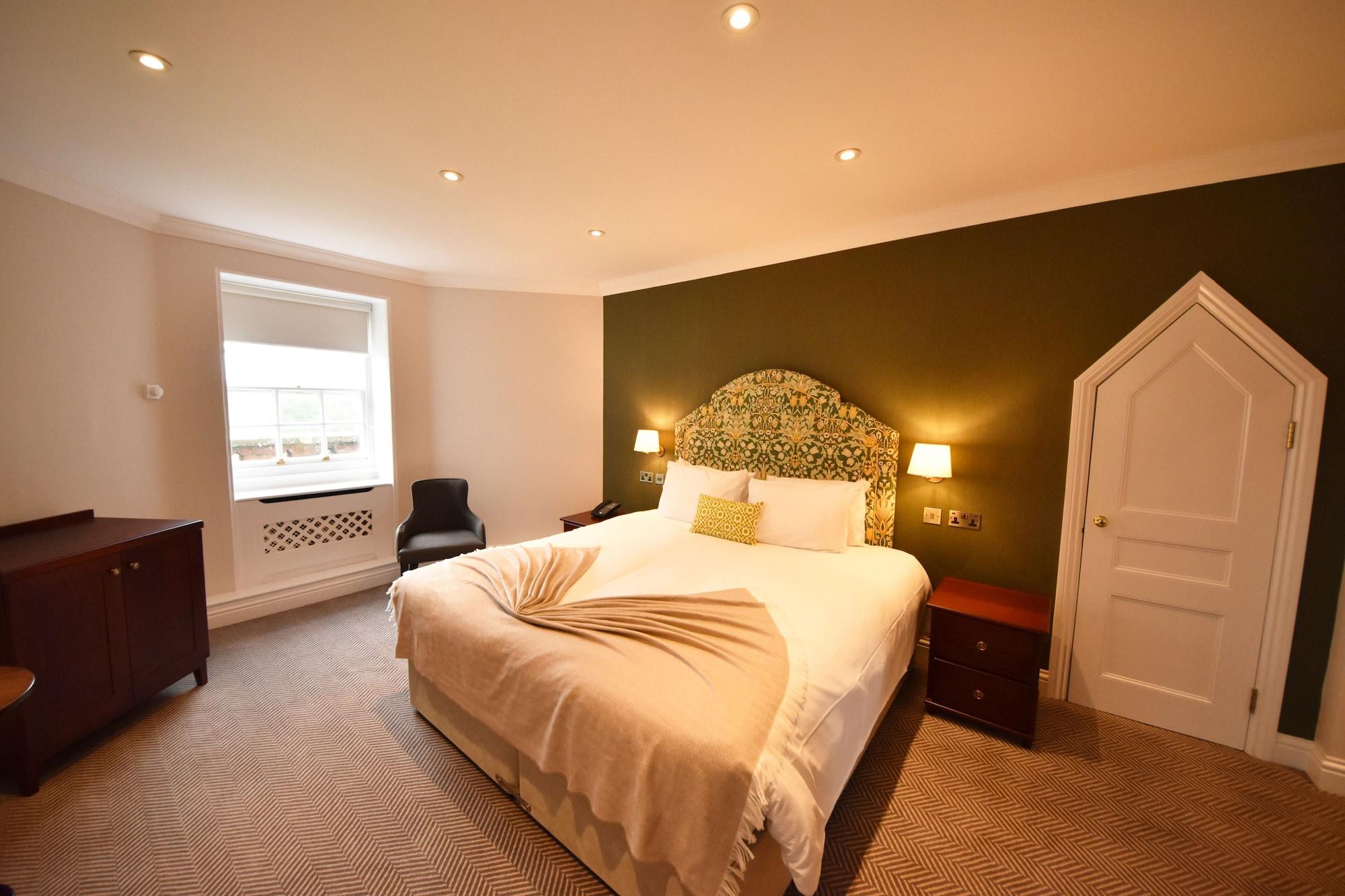 Отель The Elvetham 4*
