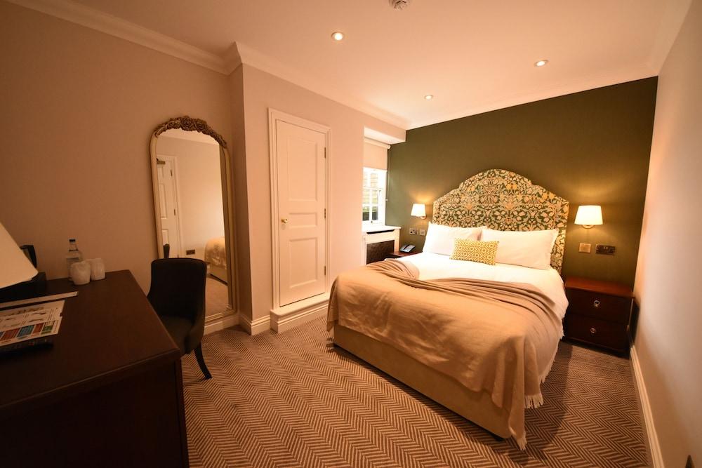 Отель The Elvetham 4*