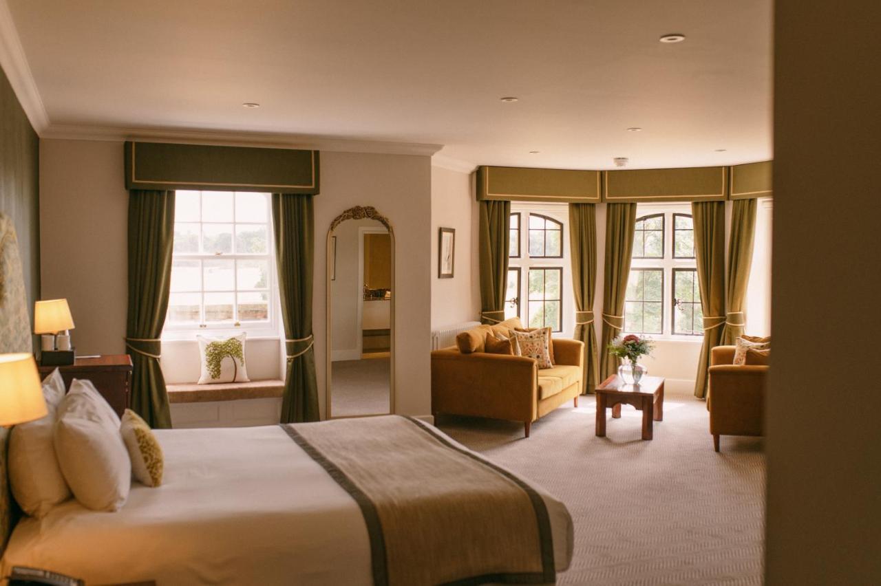 The Elvetham Отель