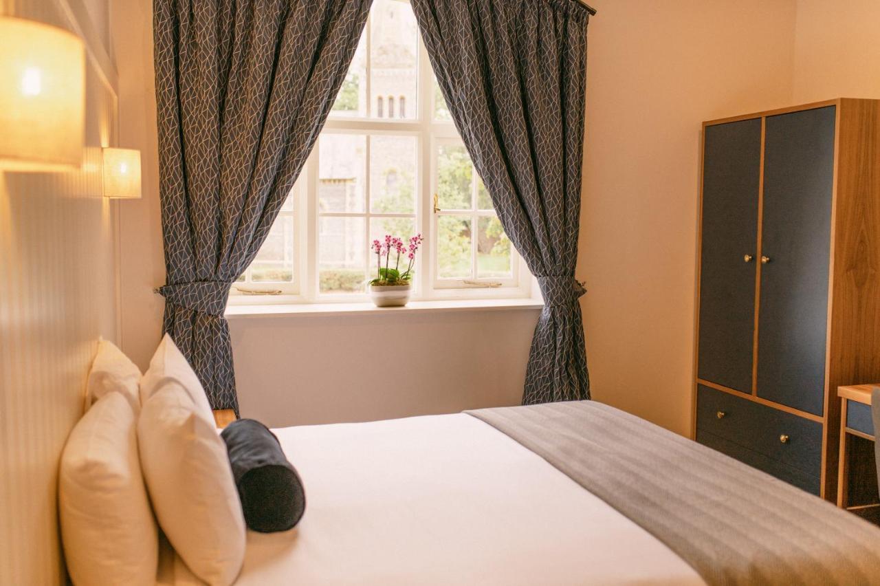 Отель The Elvetham 4*