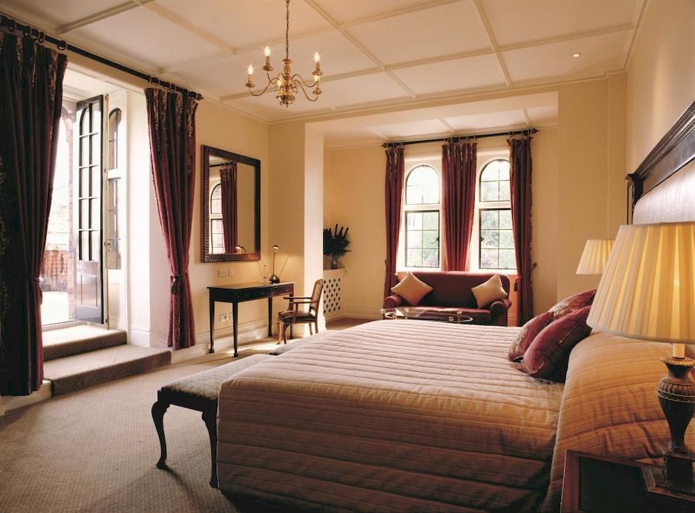 Отель The Elvetham 4*