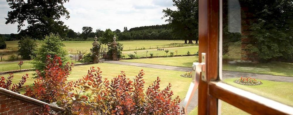 The Elvetham Отель